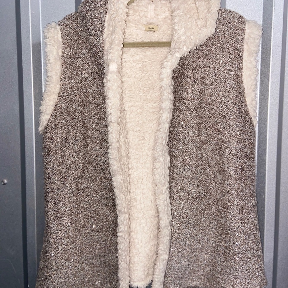 Escio women’s sweater vest with hoodie